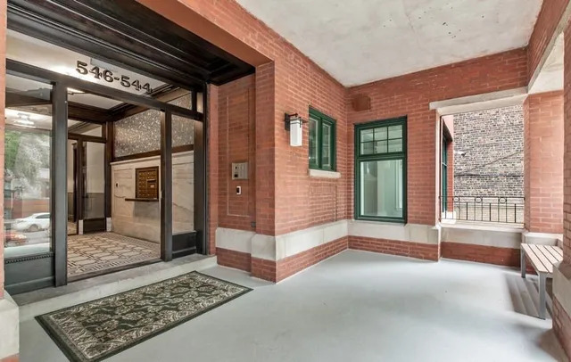 544 W Wellington Avenue Unit: 3E