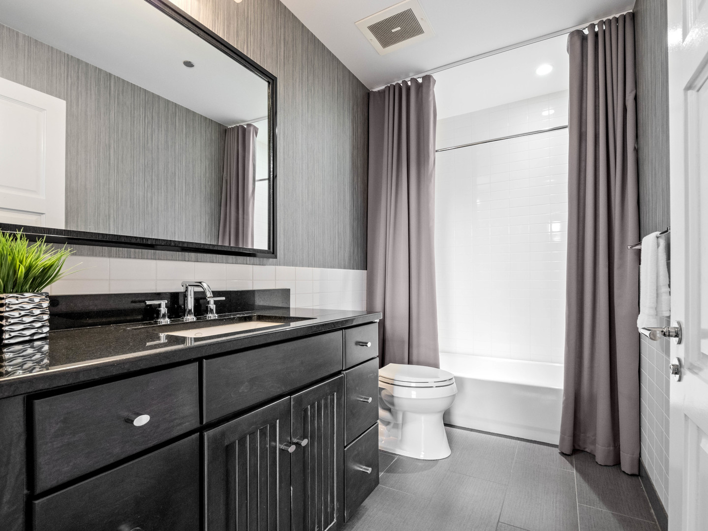 720 N Larrabee Street Unit: 604