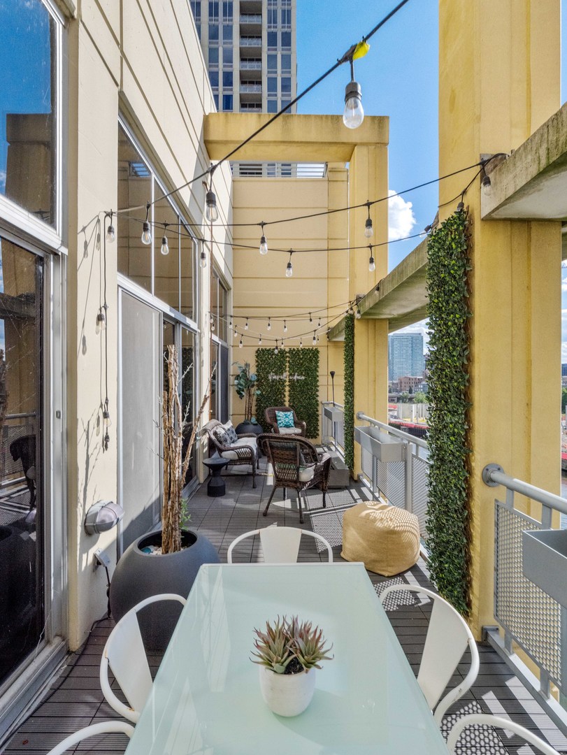 720 N Larrabee Street Unit: 604