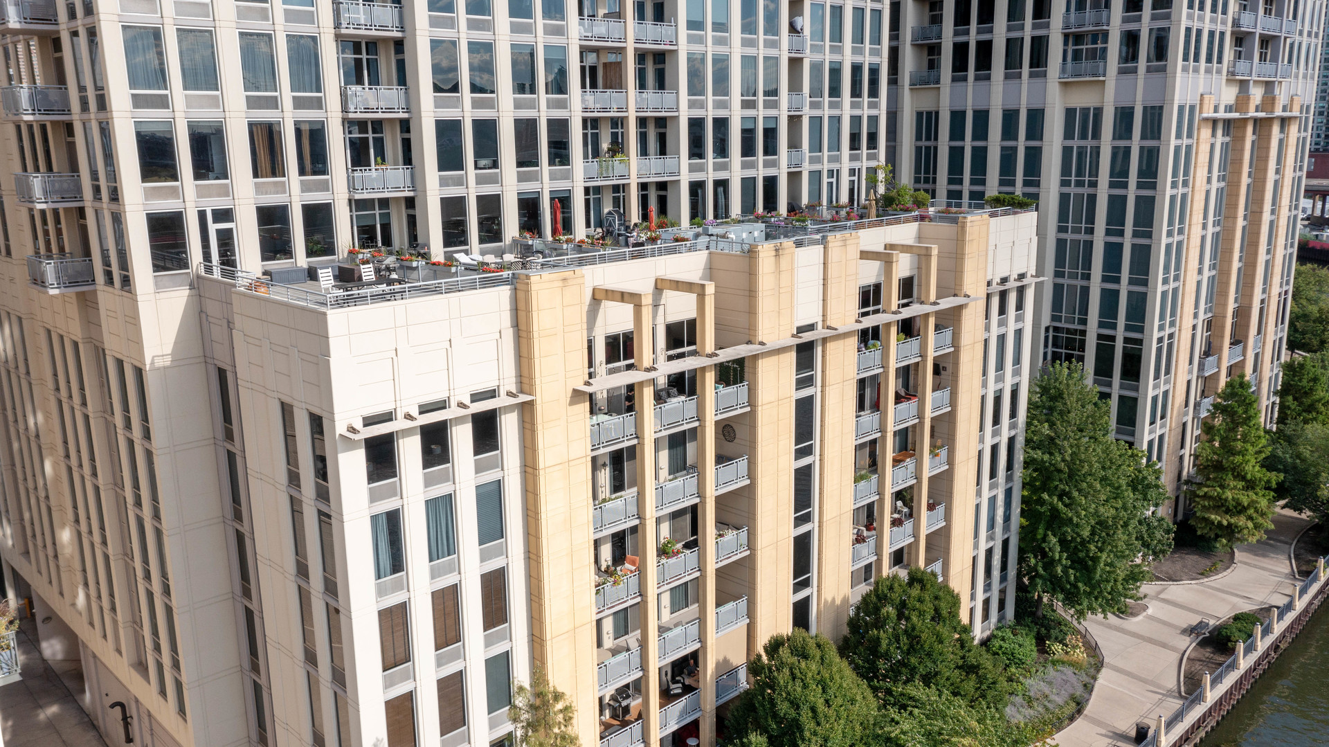 720 N Larrabee Street Unit: 604