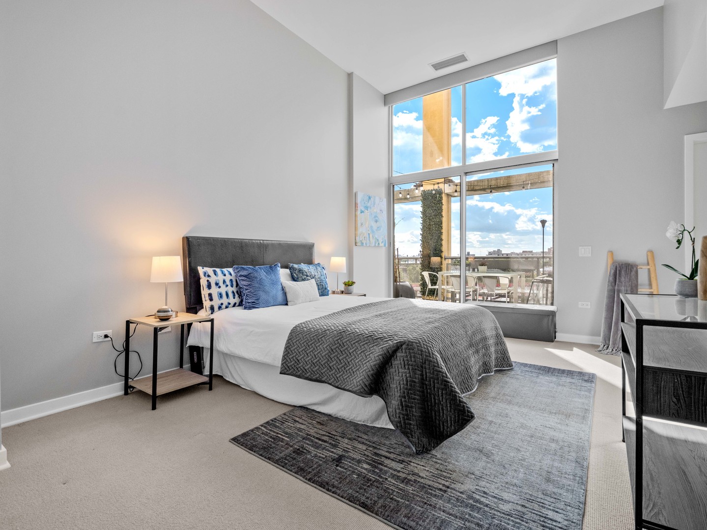 720 N Larrabee Street Unit: 604