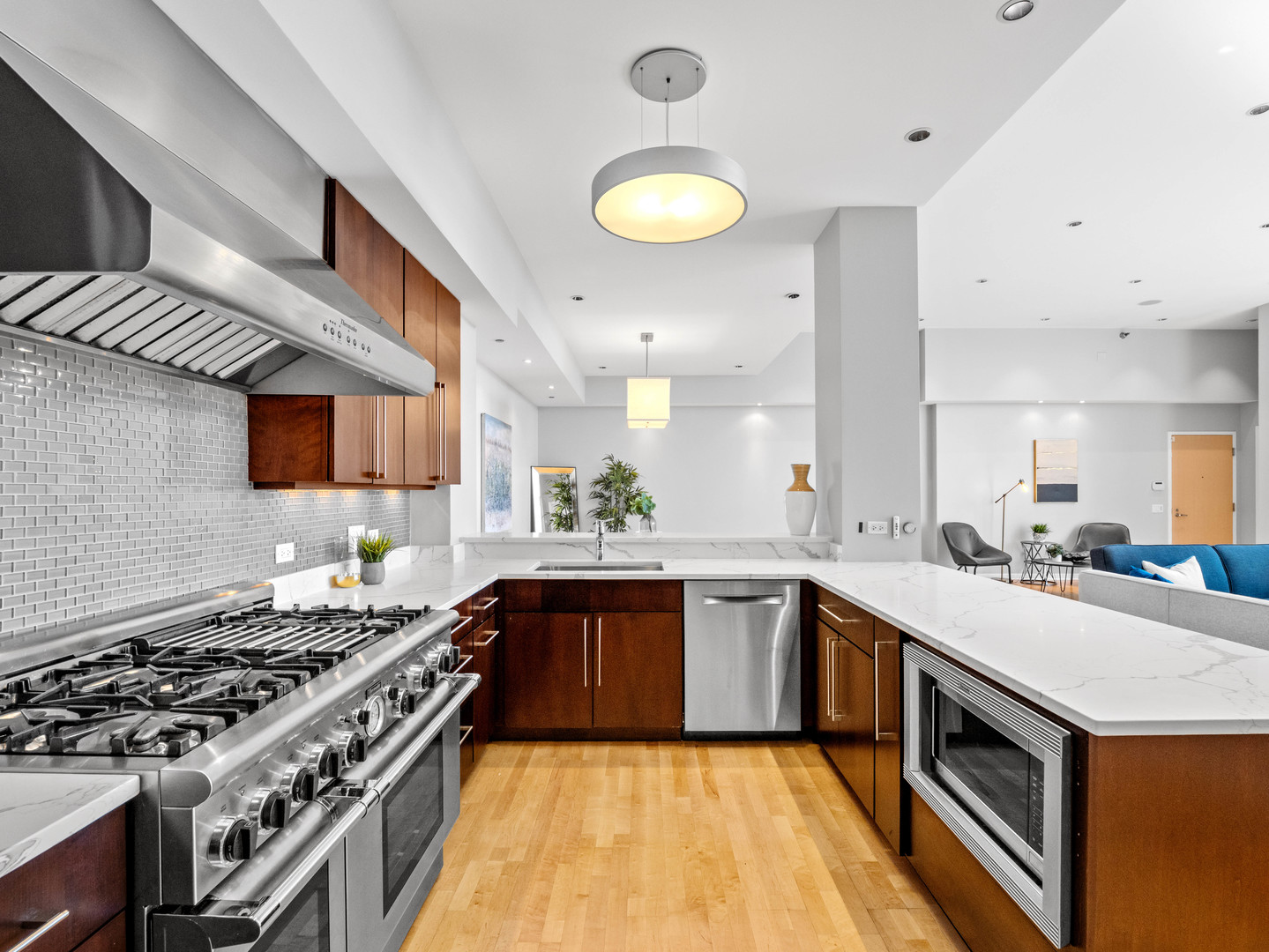 720 N Larrabee Street Unit: 604