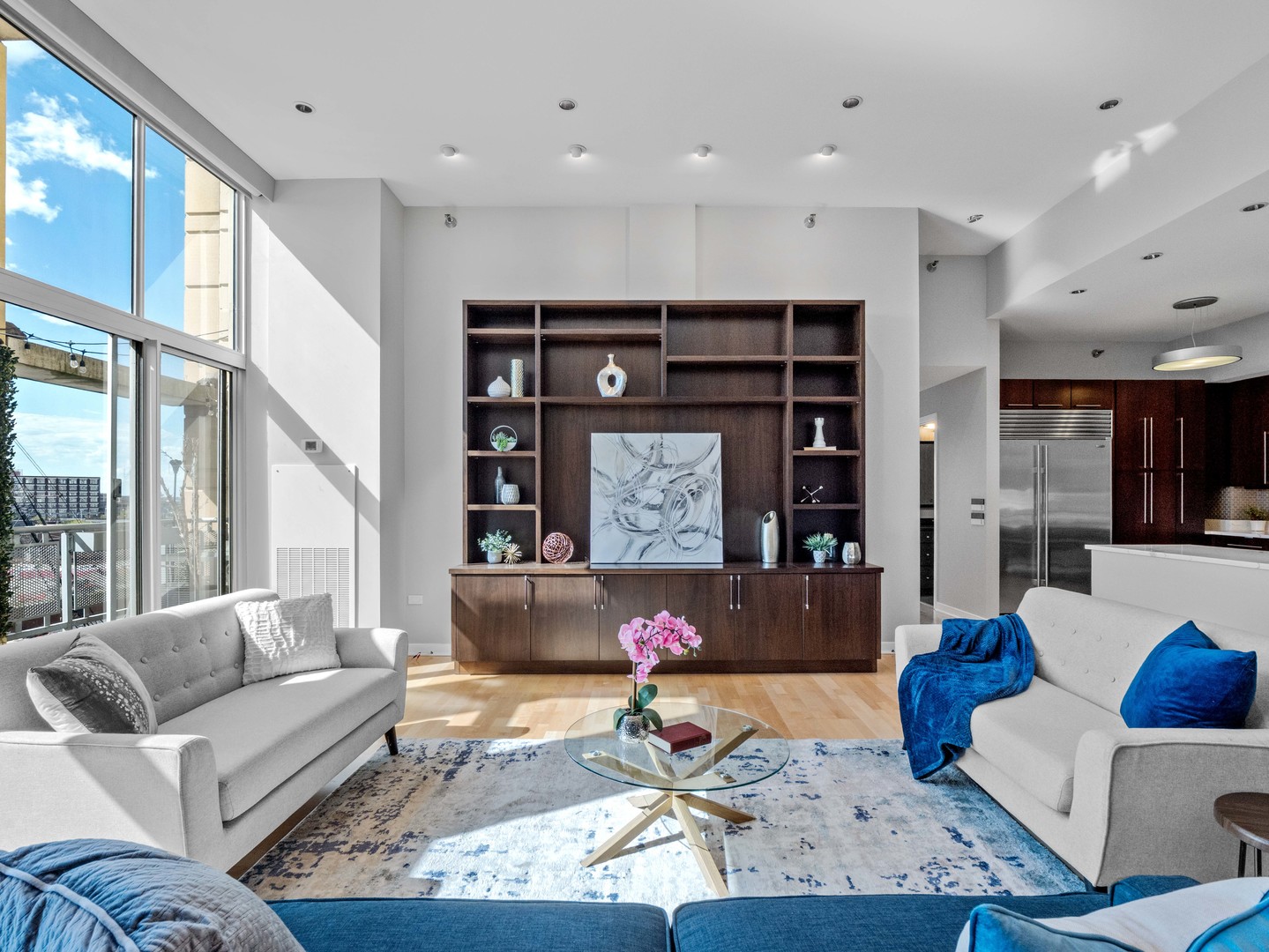 720 N Larrabee Street Unit: 604