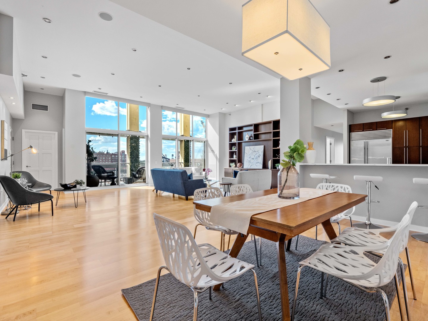 720 N Larrabee Street Unit: 604
