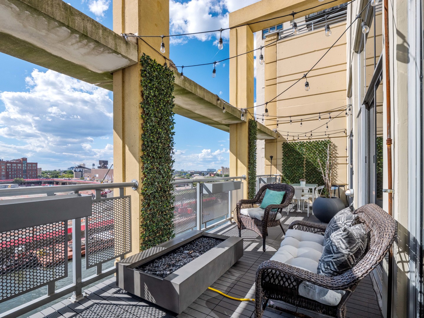 720 N Larrabee Street Unit: 604