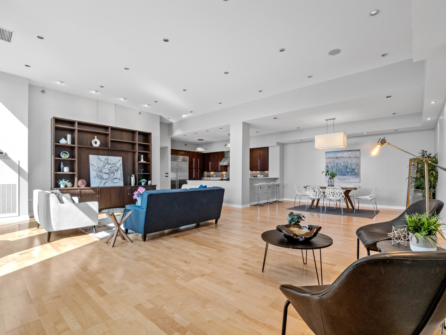 720 N Larrabee Street Unit: 604