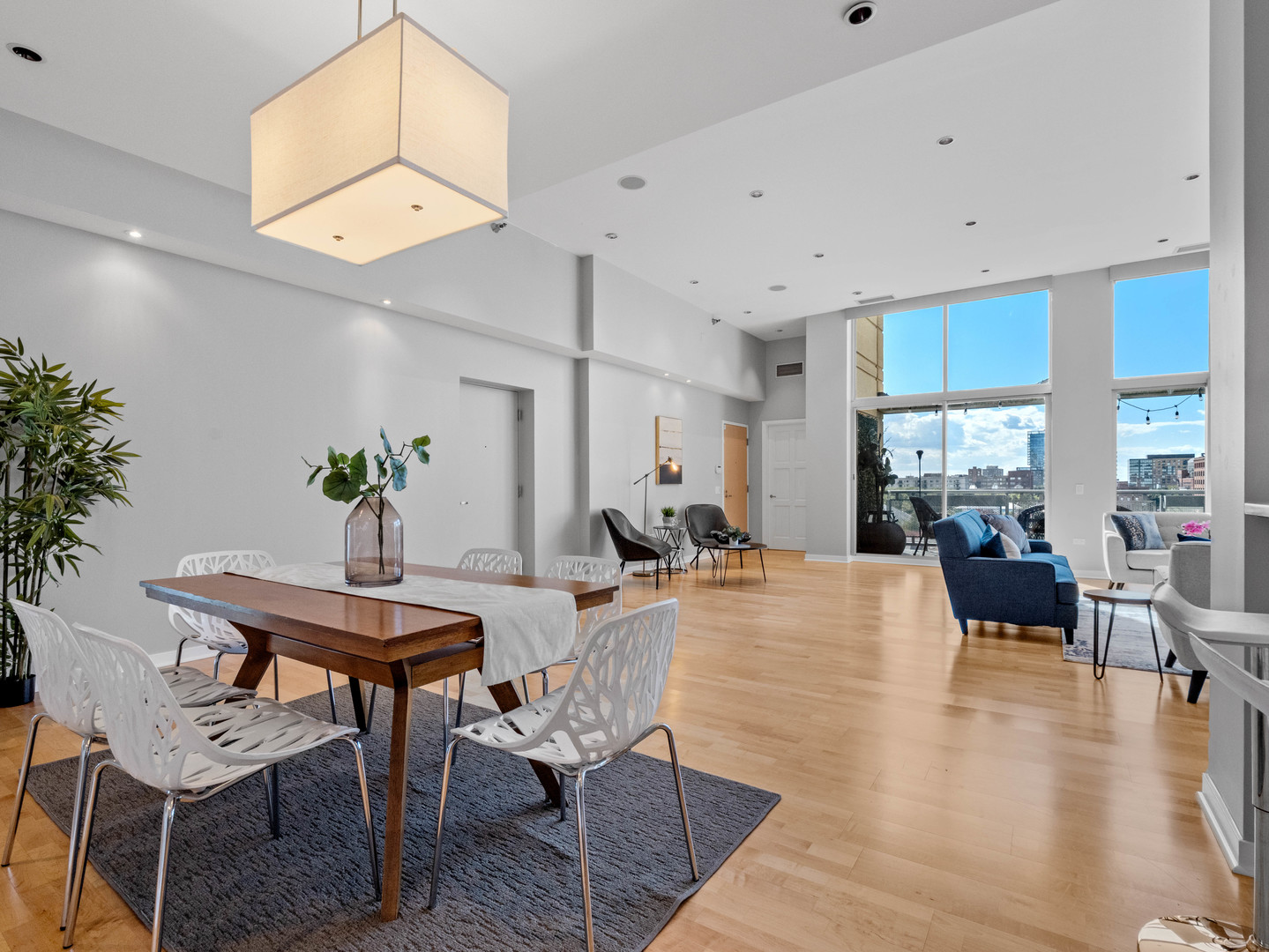 720 N Larrabee Street Unit: 604