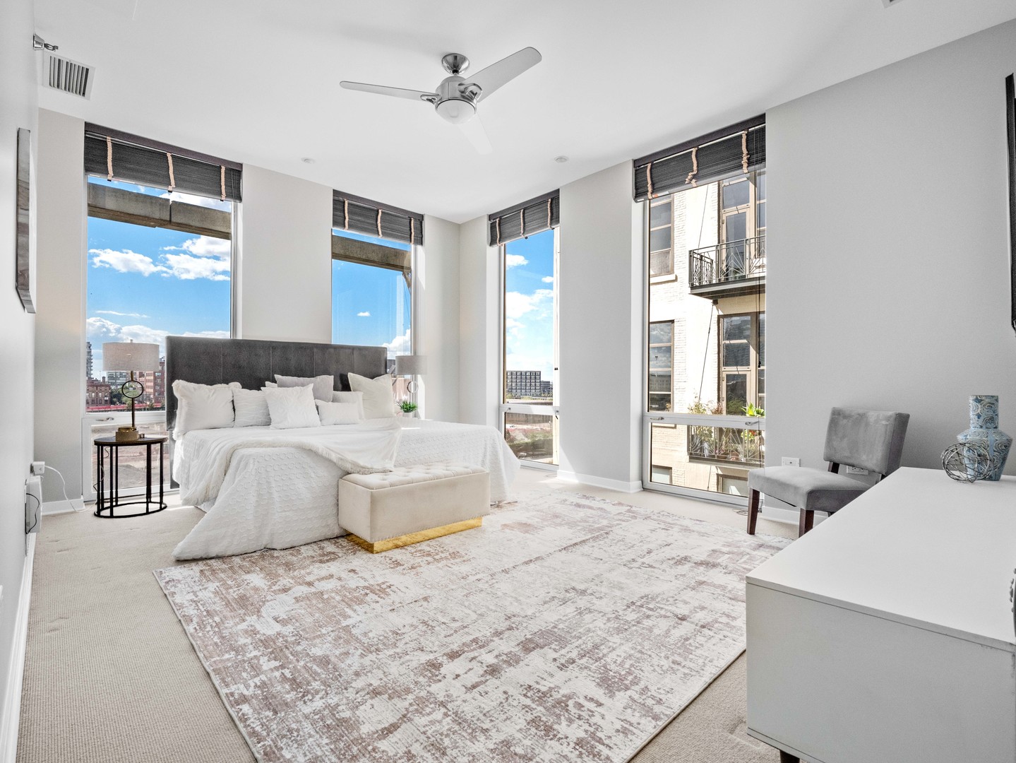 720 N Larrabee Street Unit: 604