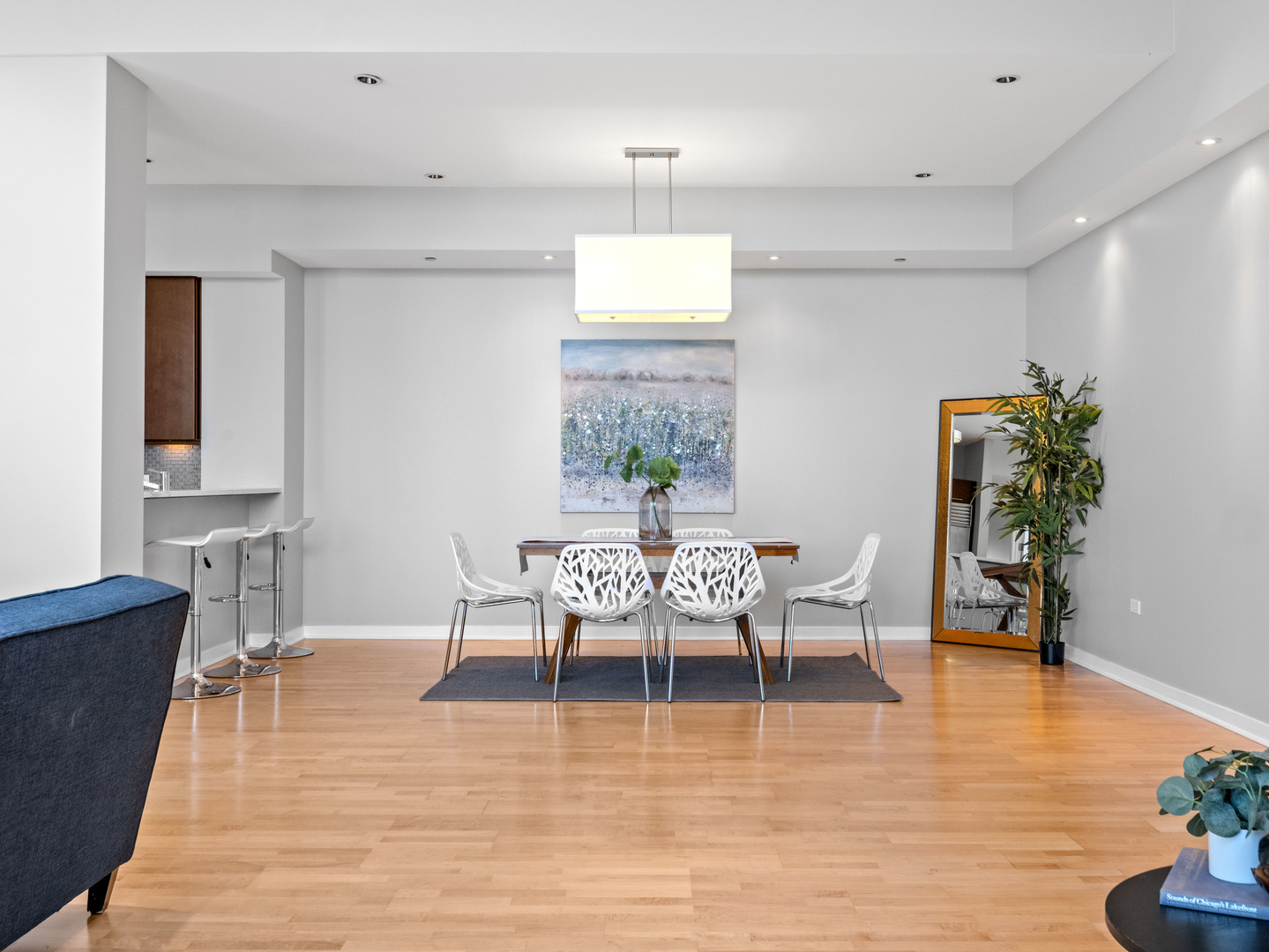 720 N Larrabee Street Unit: 604