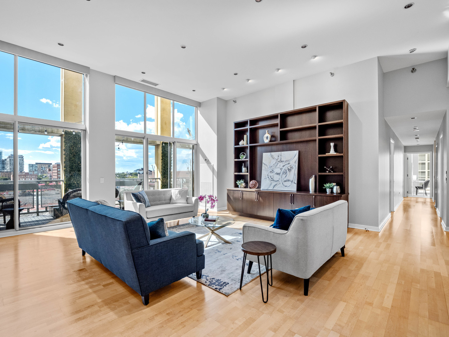 720 N Larrabee Street Unit: 604