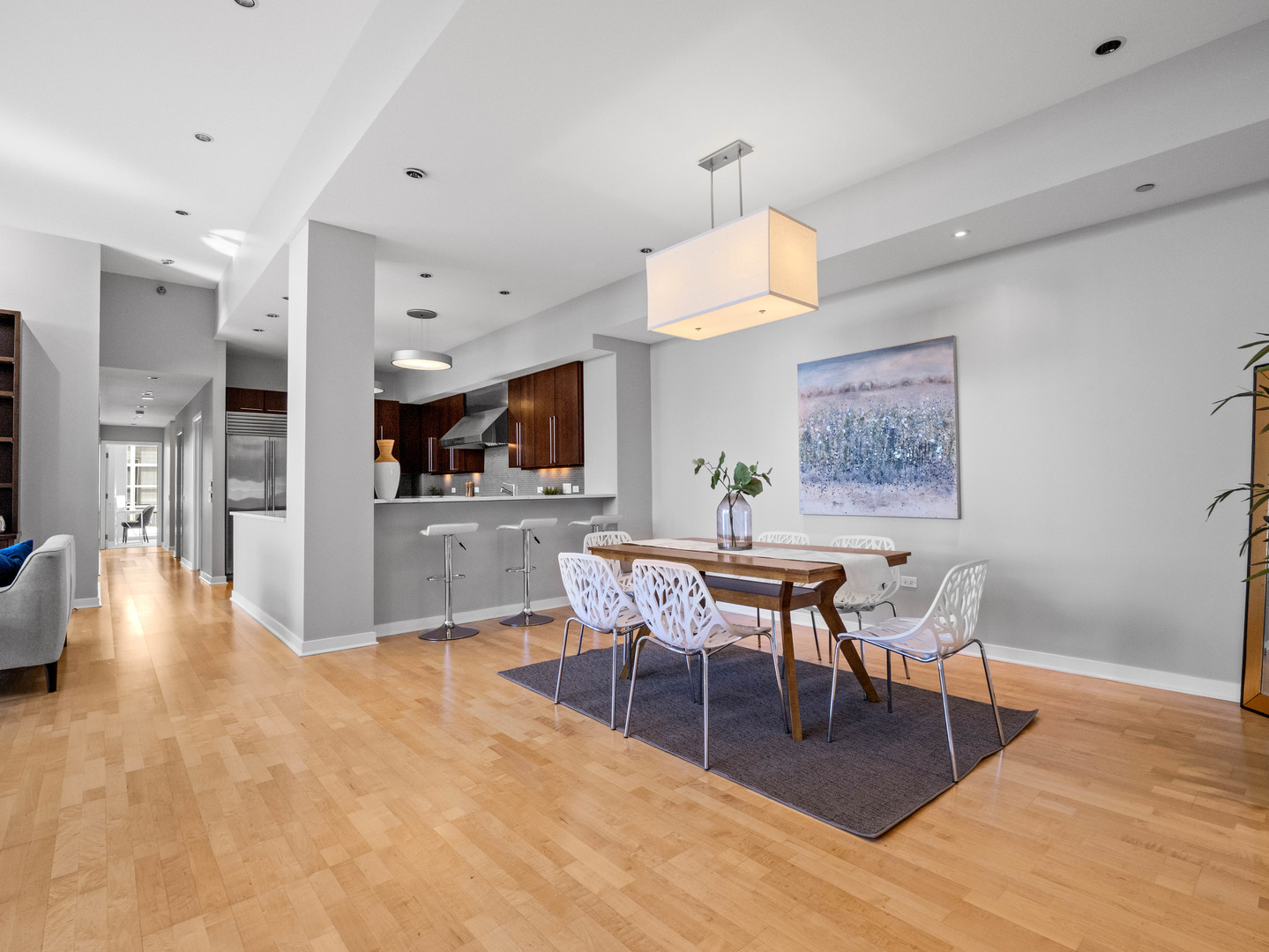 720 N Larrabee Street Unit: 604