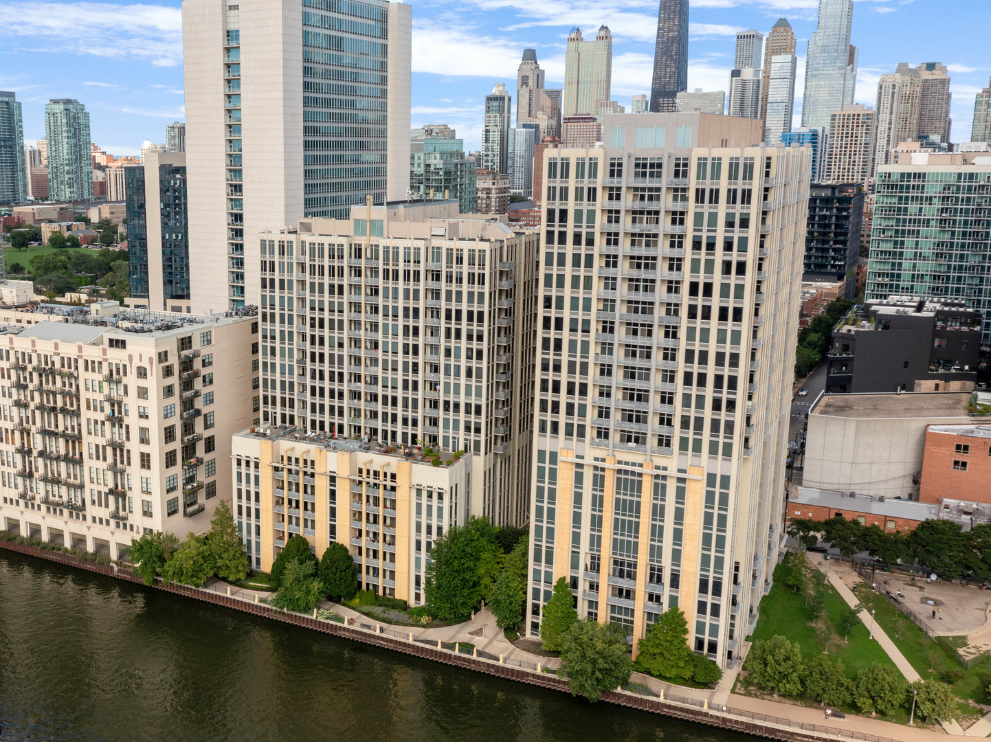 720 N Larrabee Street Unit: 604