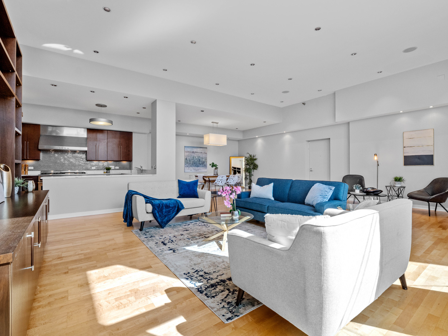 720 N Larrabee Street Unit: 604