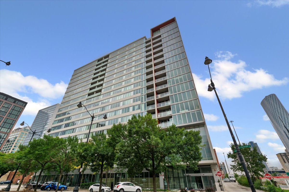 659 W Randolph Street Unit: 609