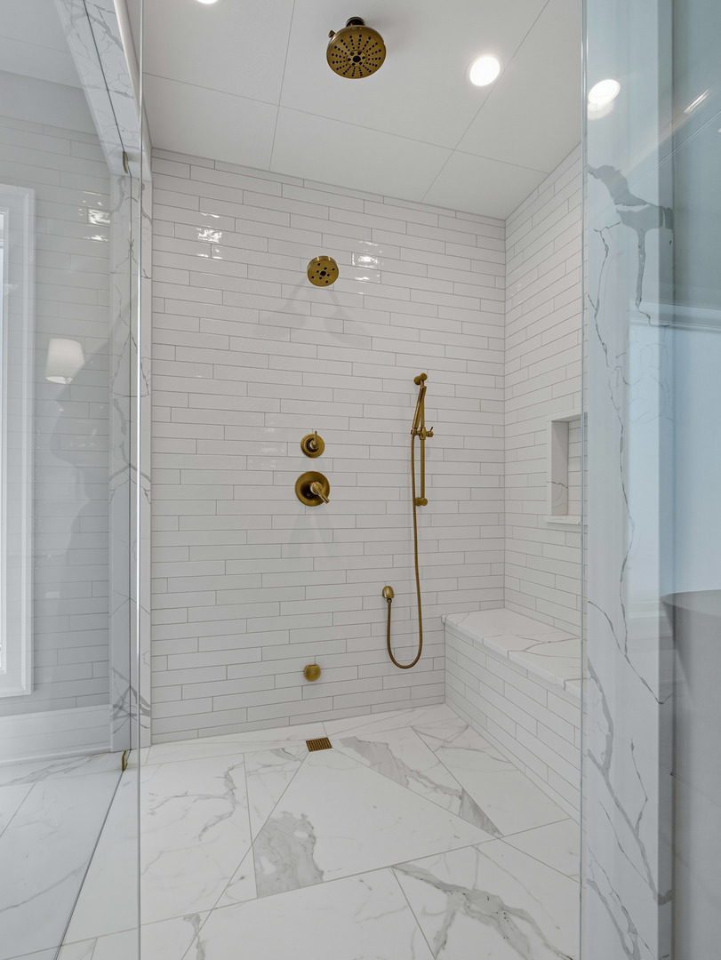 2501 N Sawyer Avenue