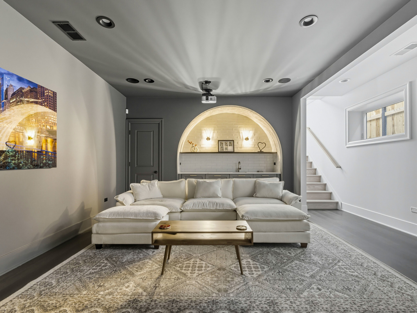 2501 N Sawyer Avenue