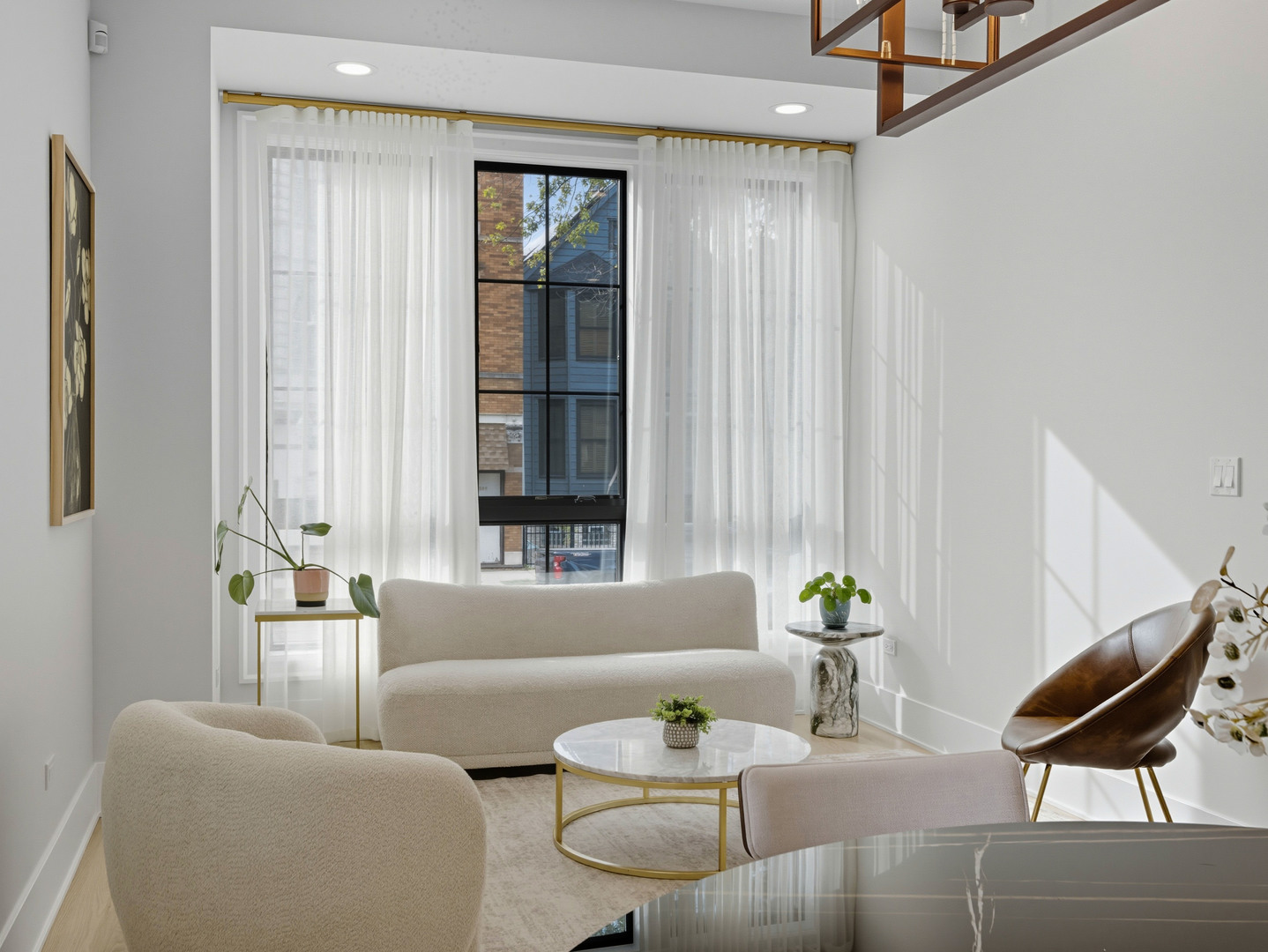 2501 N Sawyer Avenue