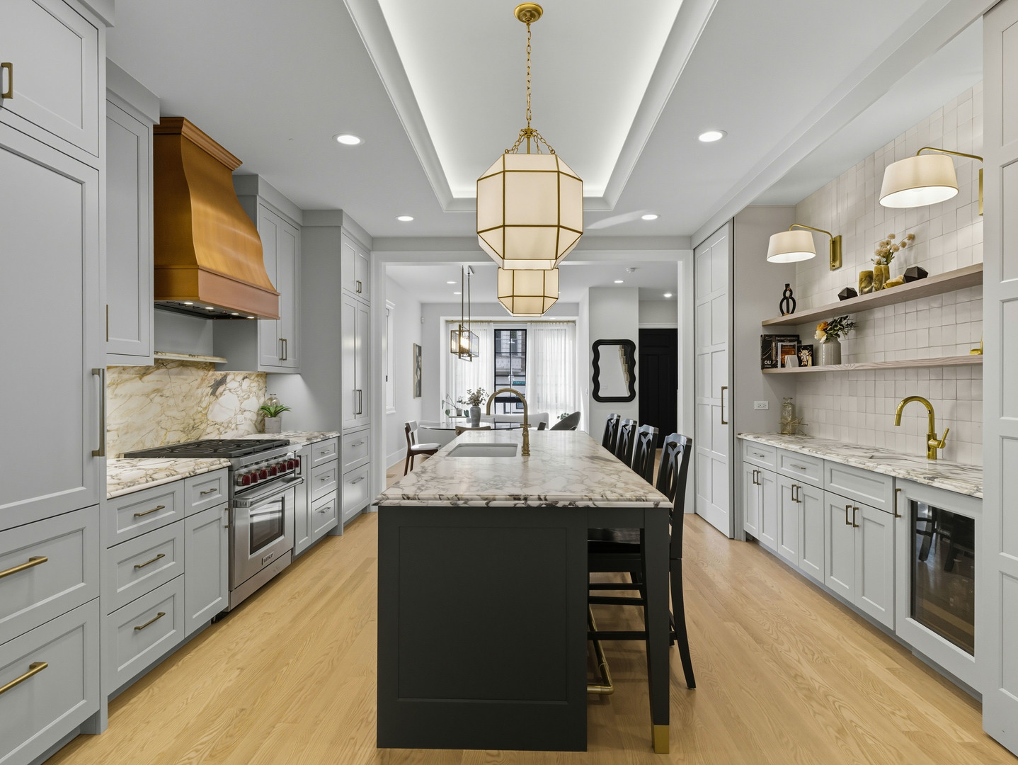 2501 N Sawyer Avenue