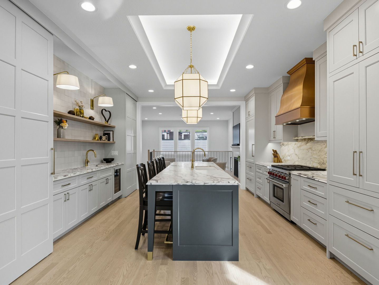 2501 N Sawyer Avenue