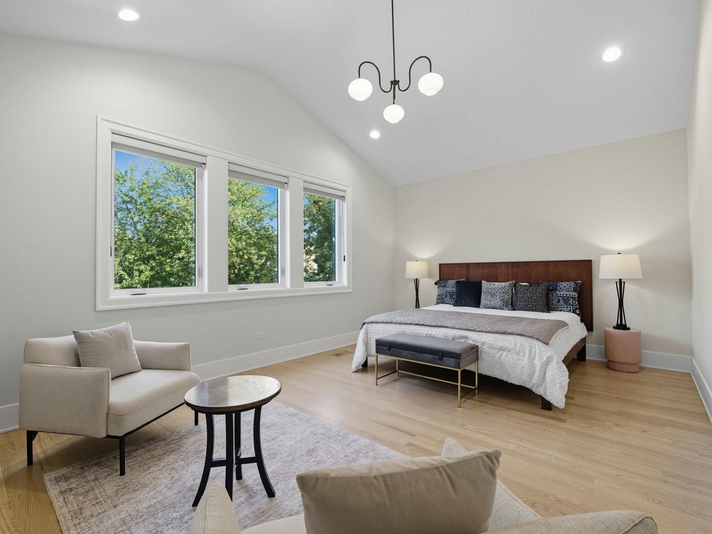 2501 N Sawyer Avenue