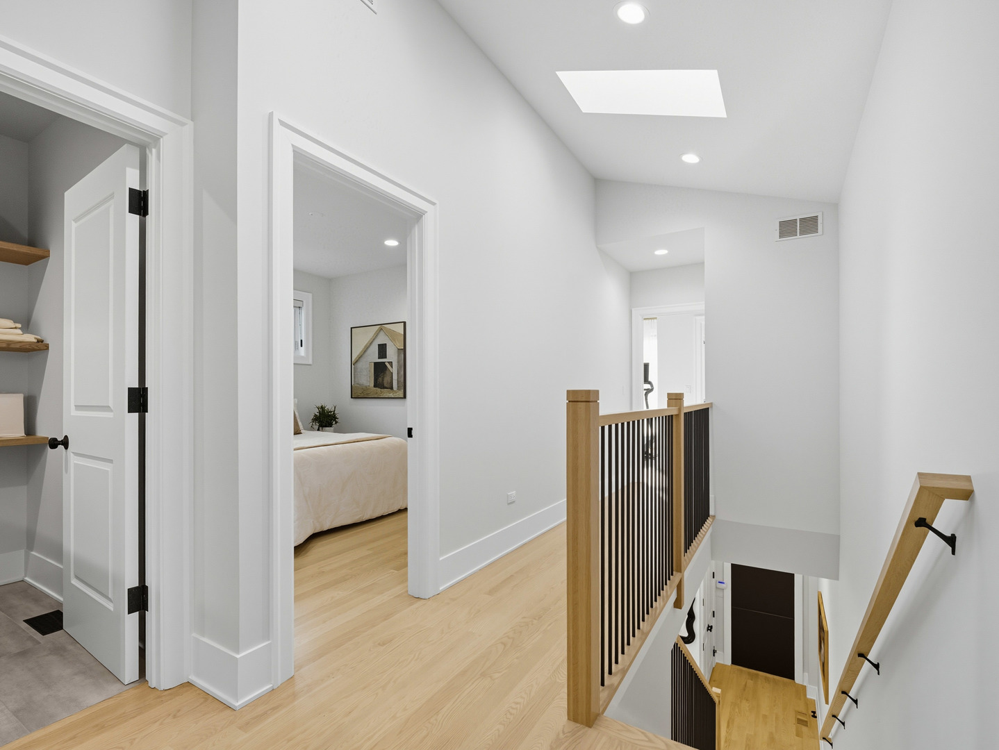 2501 N Sawyer Avenue