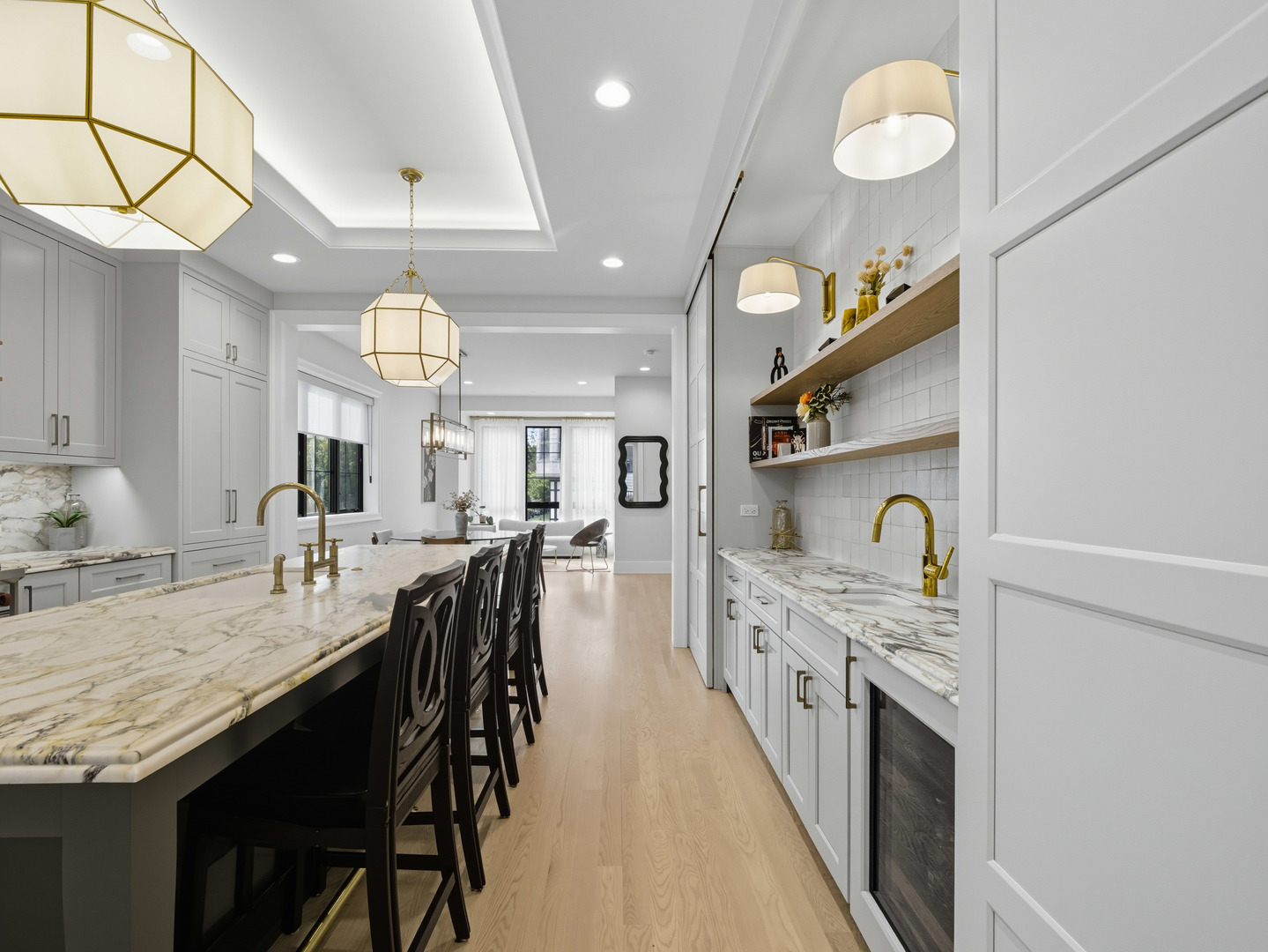 2501 N Sawyer Avenue