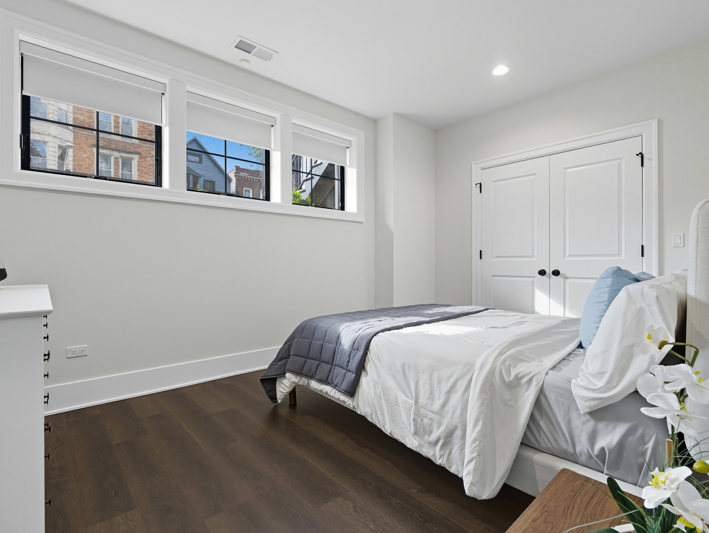 2501 N Sawyer Avenue