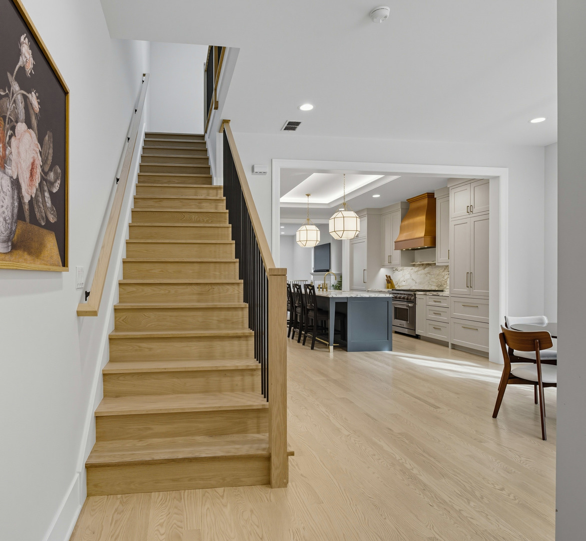 2501 N Sawyer Avenue