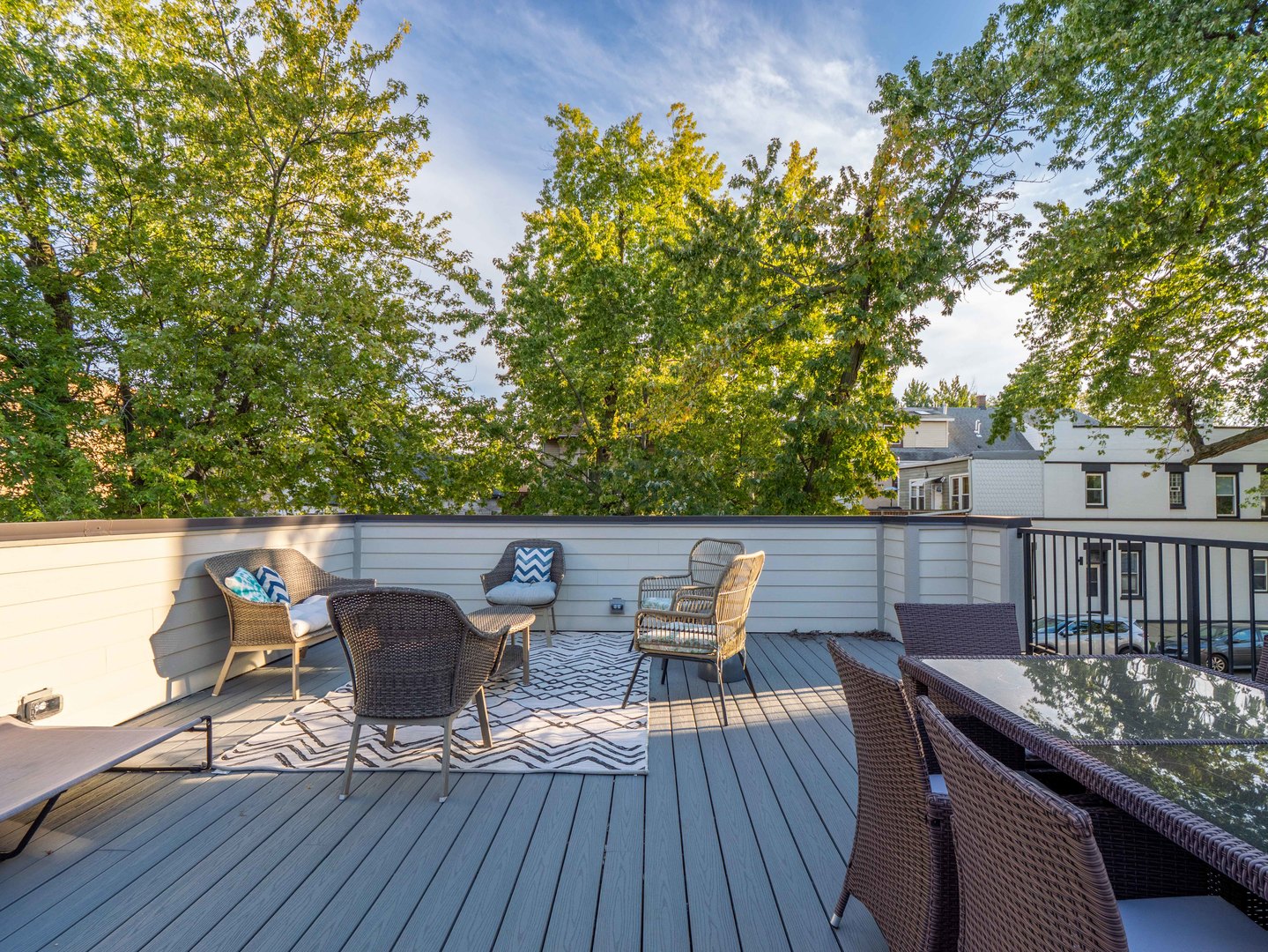 2501 N Sawyer Avenue