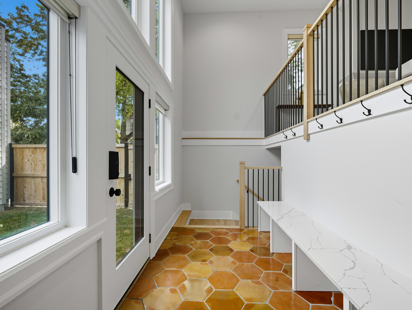 2501 N Sawyer Avenue