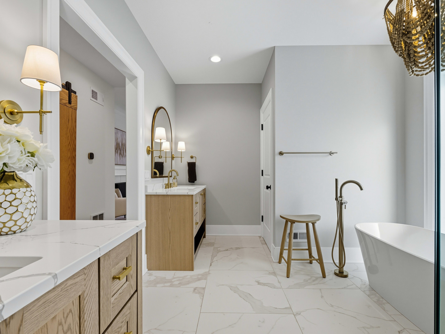 2501 N Sawyer Avenue