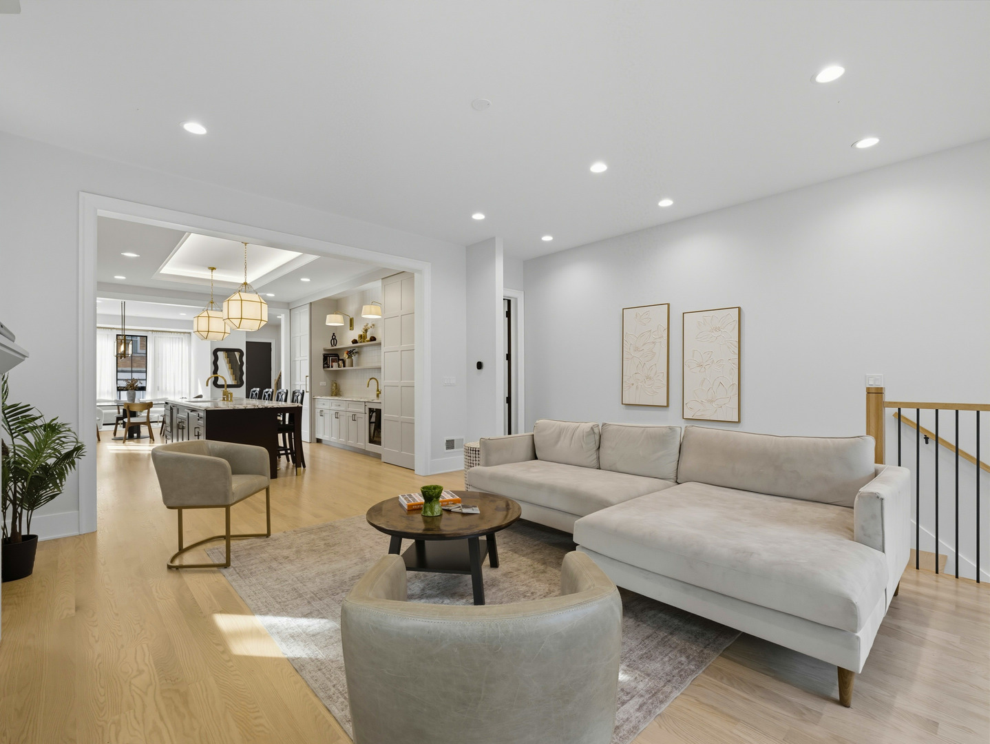 2501 N Sawyer Avenue