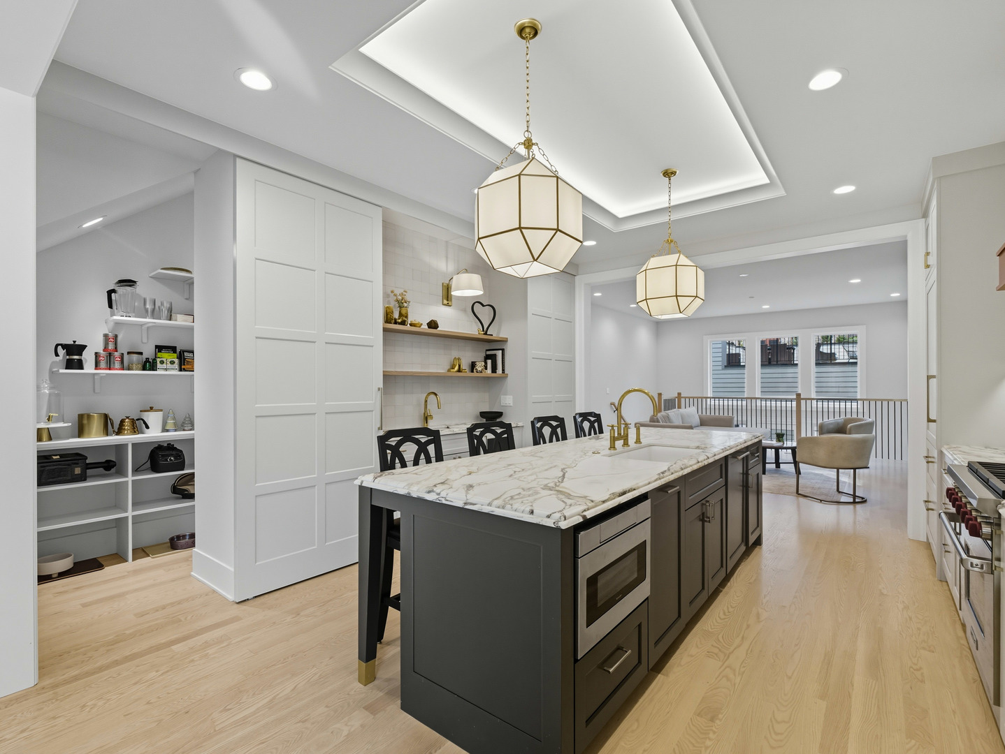 2501 N Sawyer Avenue