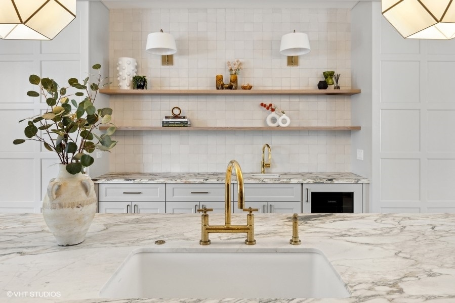 2501 N Sawyer Avenue