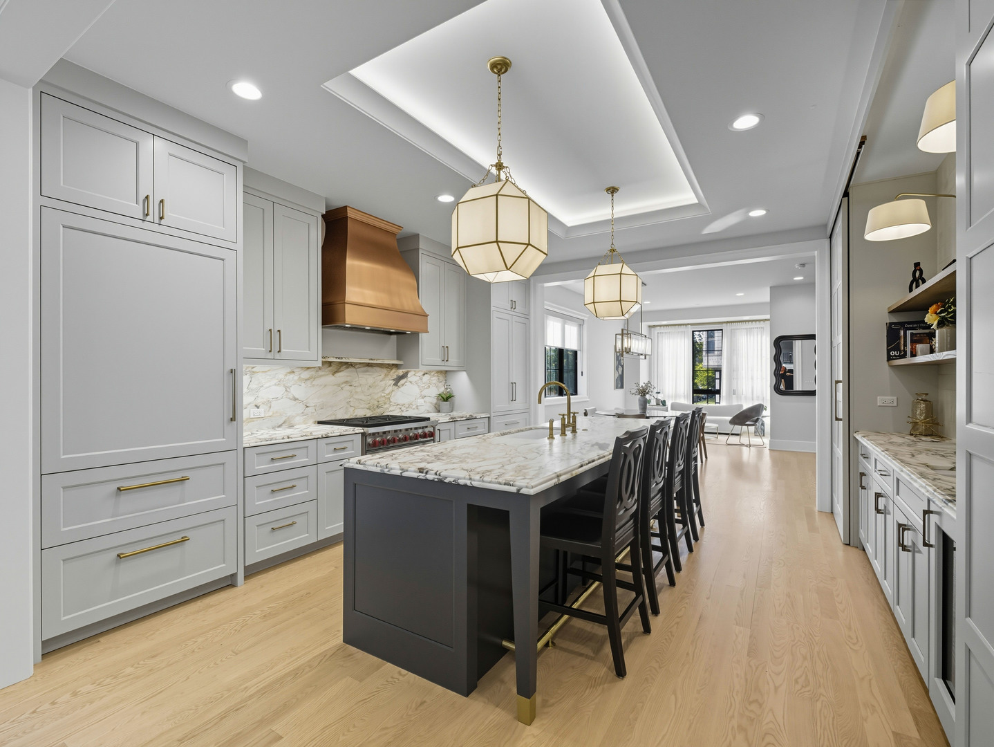 2501 N Sawyer Avenue