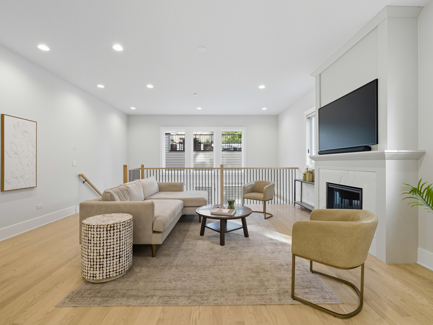 2501 N Sawyer Avenue