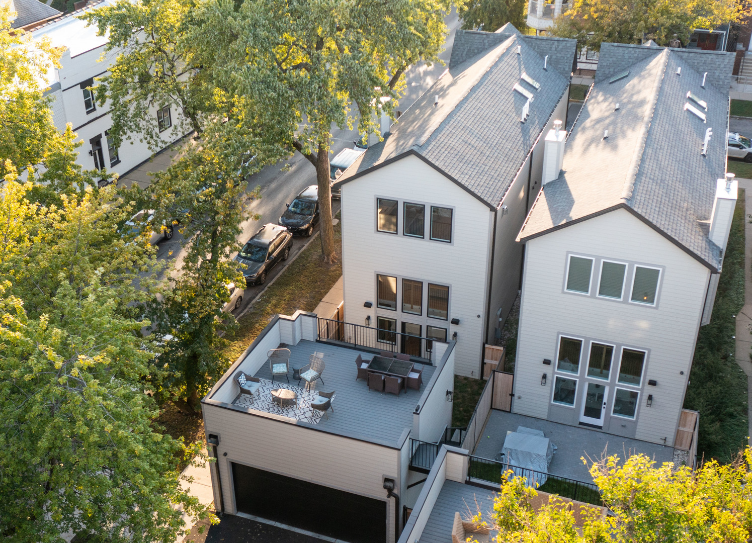 2501 N Sawyer Avenue