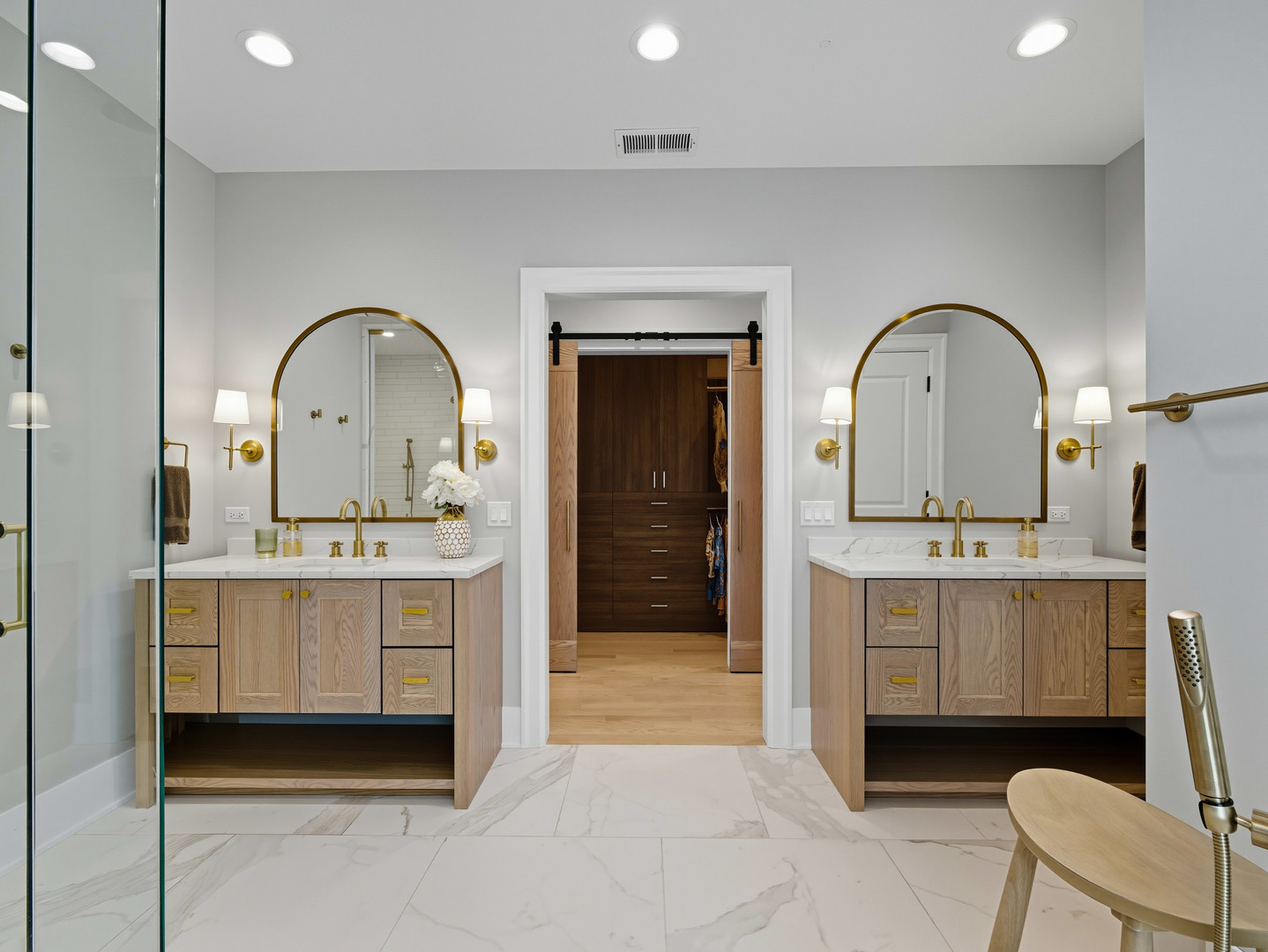 2501 N Sawyer Avenue