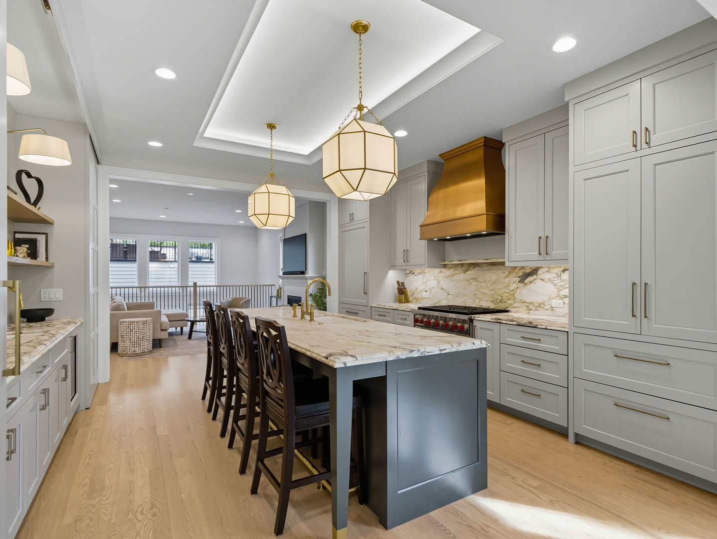 2501 N Sawyer Avenue