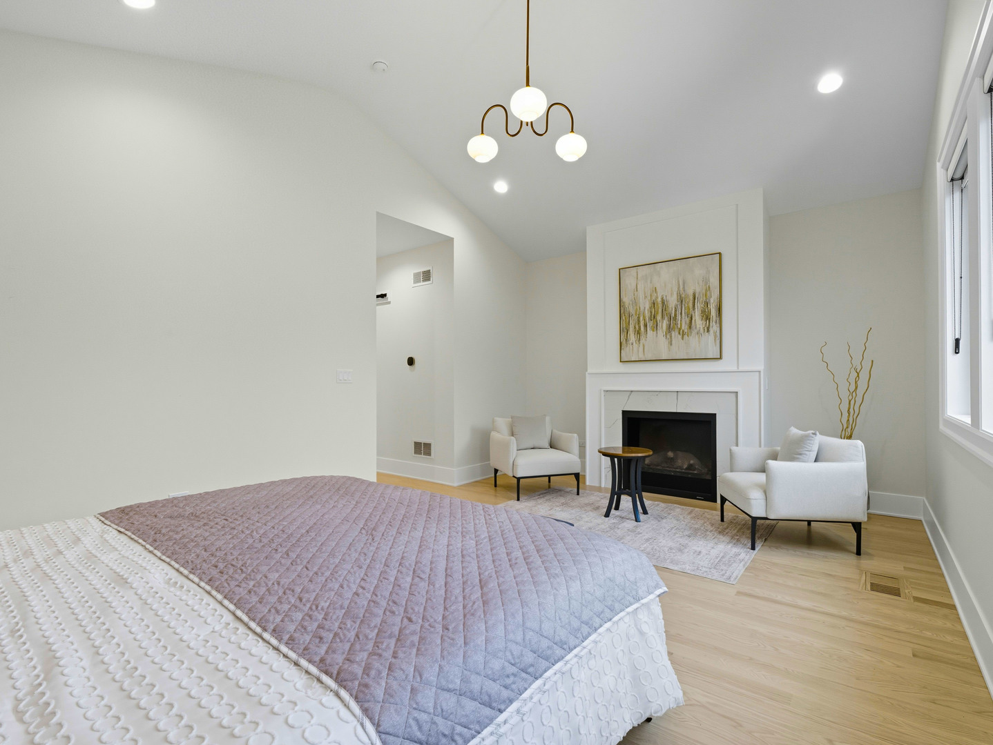 2501 N Sawyer Avenue