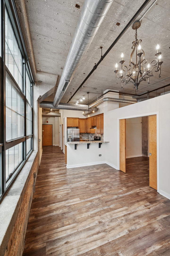 3963 W Belmont Avenue Unit: 310