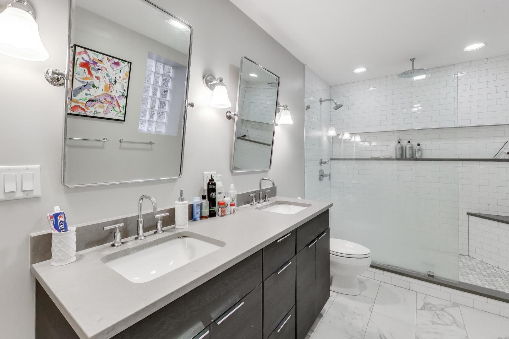 643 W Roscoe Avenue Unit: D1