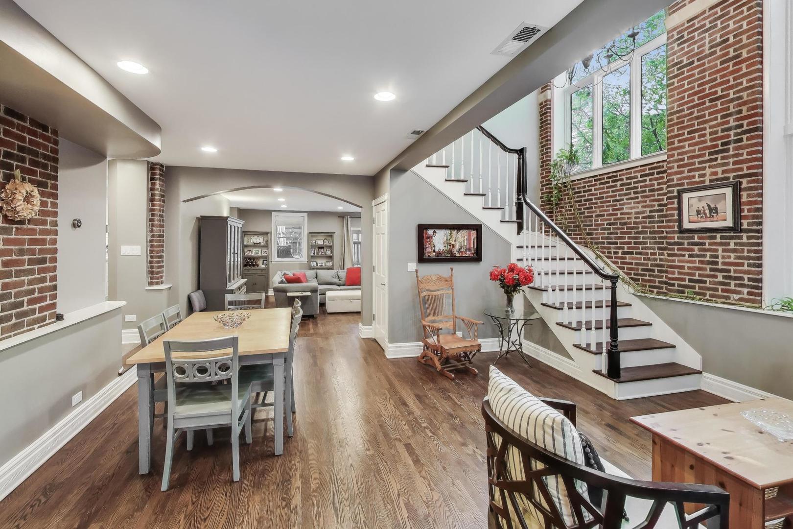 643 W Roscoe Avenue Unit: D1