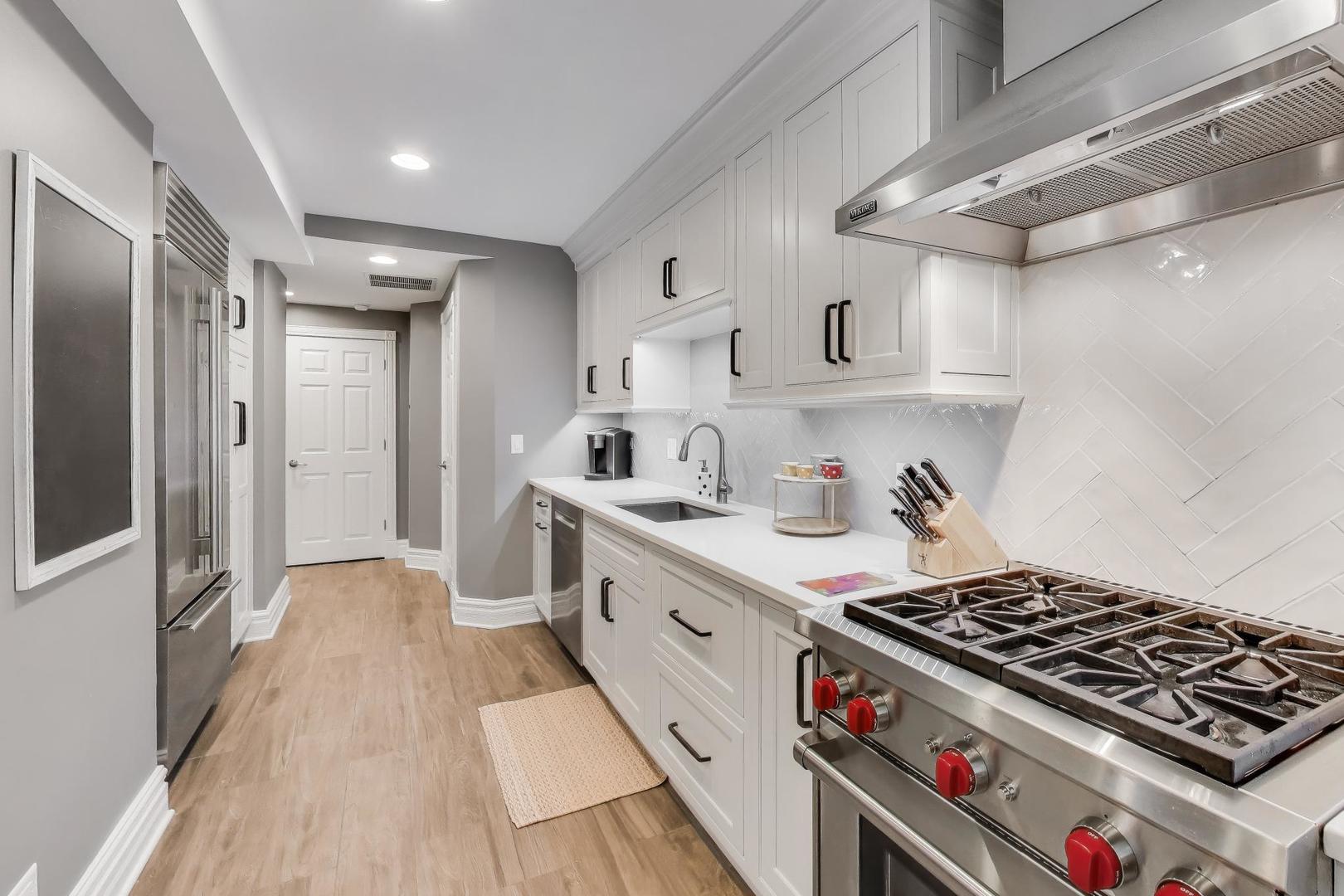643 W Roscoe Avenue Unit: D1