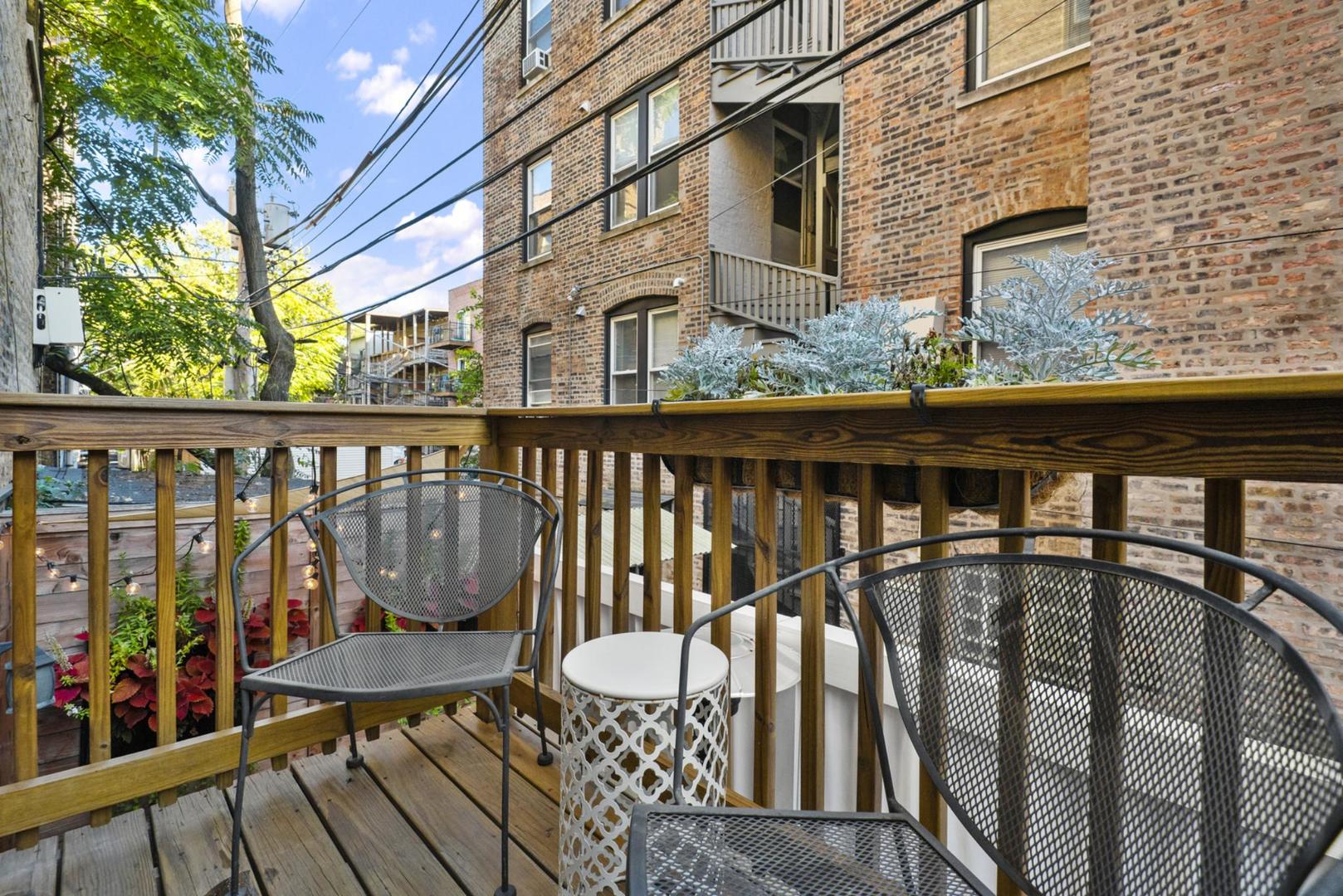 643 W Roscoe Avenue Unit: D1
