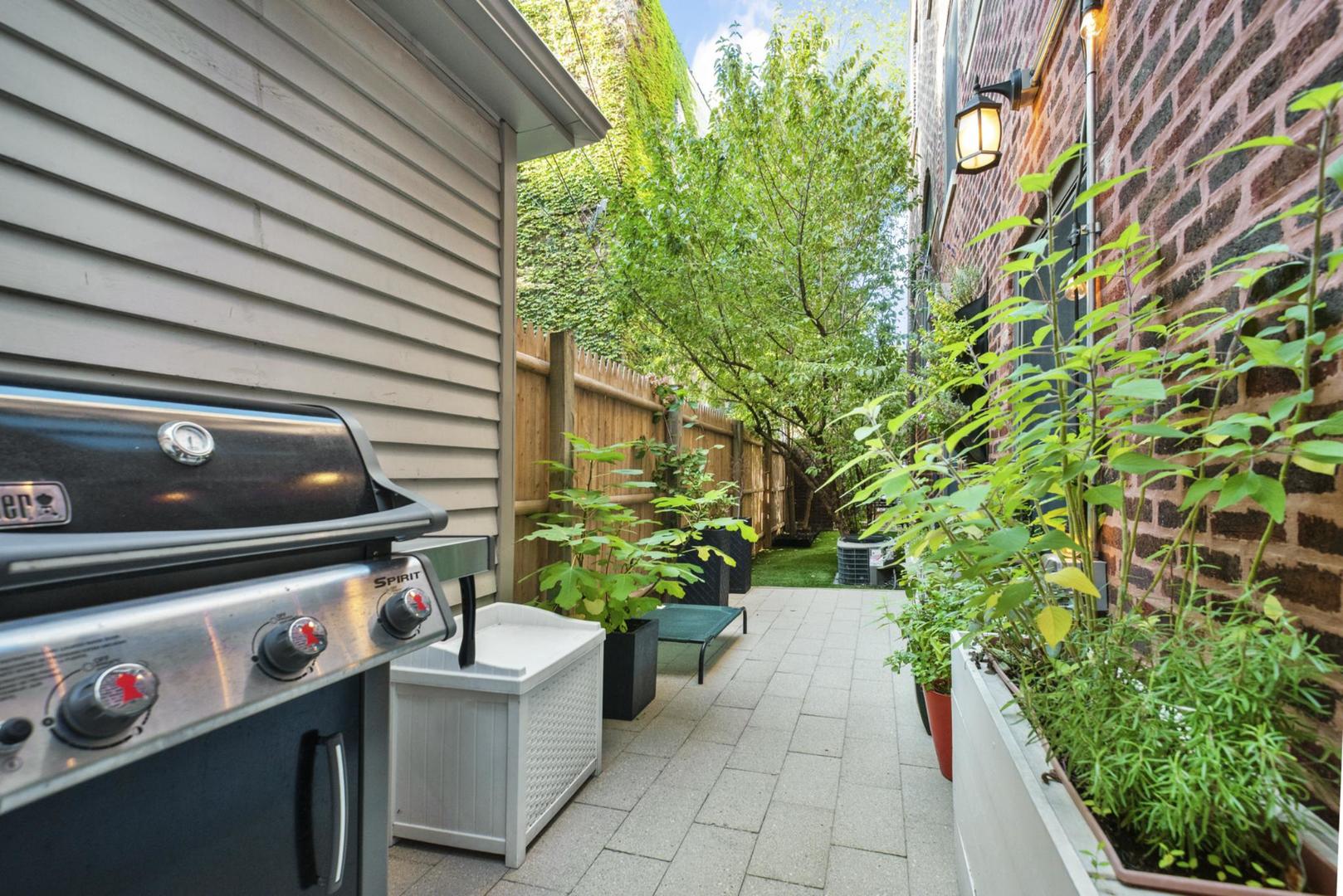 643 W Roscoe Avenue Unit: D1