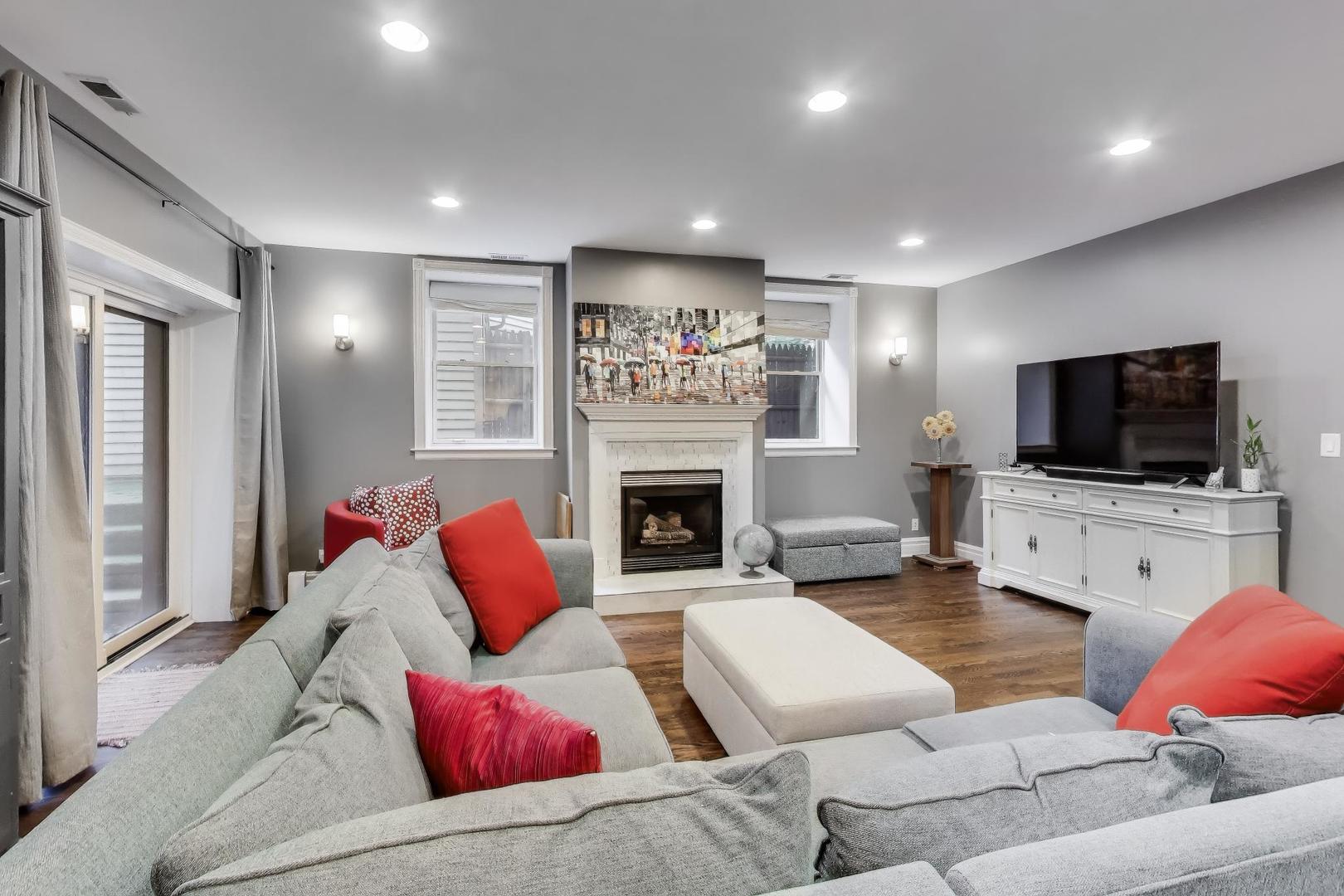 643 W Roscoe Avenue Unit: D1