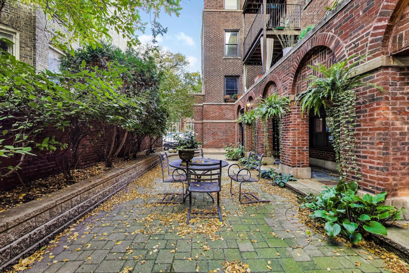 643 W Roscoe Avenue Unit: D1