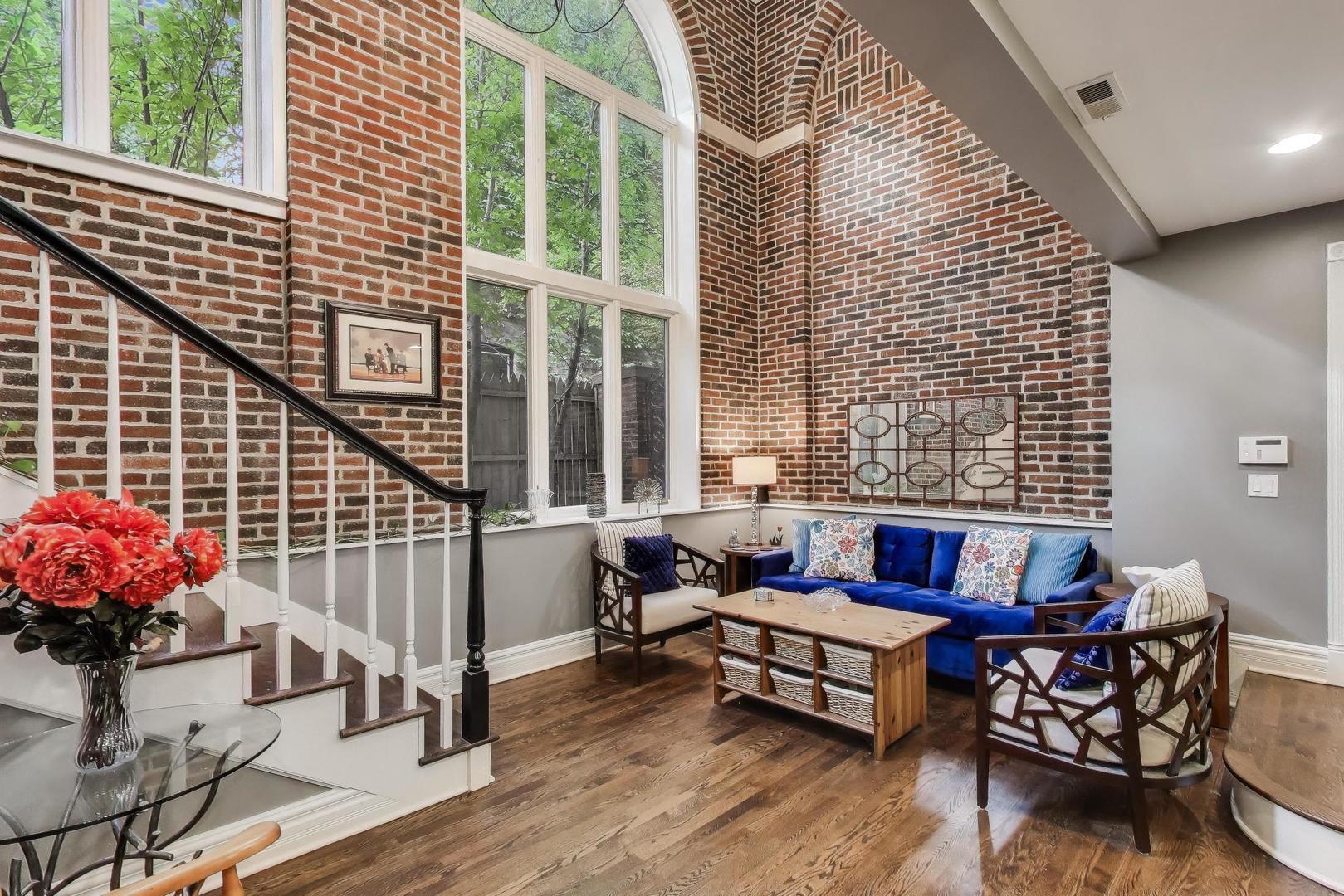 643 W Roscoe Avenue Unit: D1