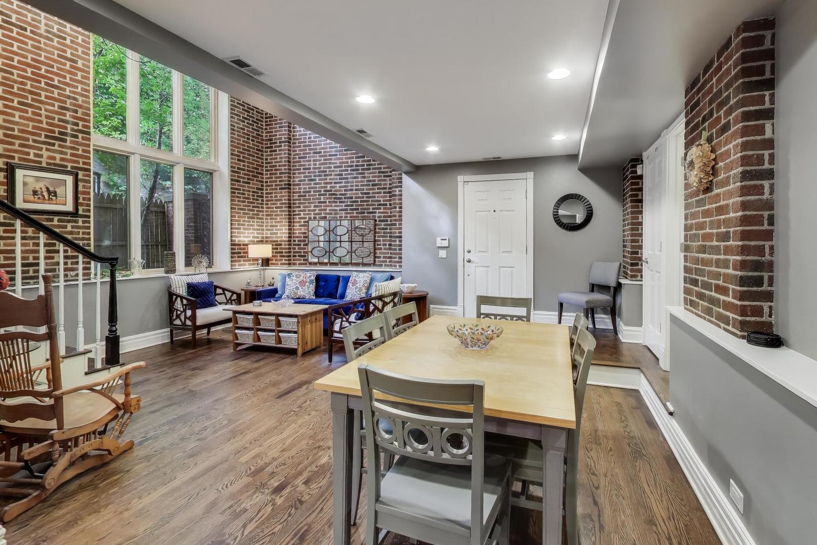 643 W Roscoe Avenue Unit: D1